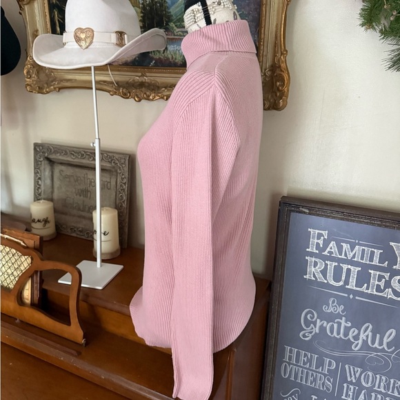 Liz Claiborne Women's Ribbed Zephyr Pink Turtleneck Sweater NWT 80.00 - Picture 7 of 8
